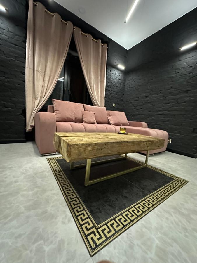 לודז' Darkhouse Versace Pink מראה חיצוני תמונה